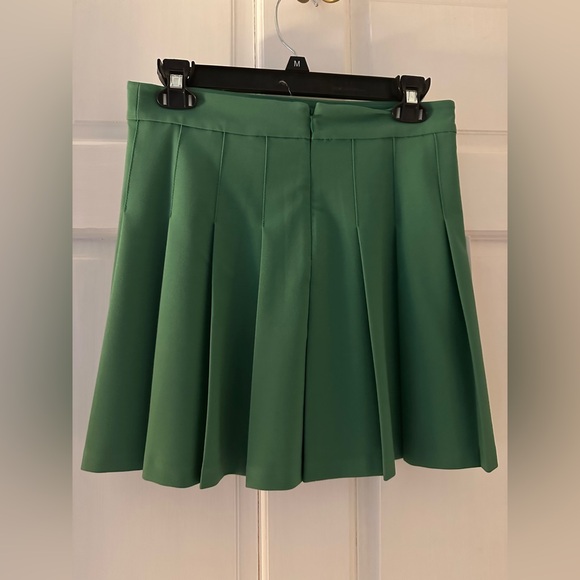 Aritzia Size 6 Skirt! 💚 - Picture 4 of 4